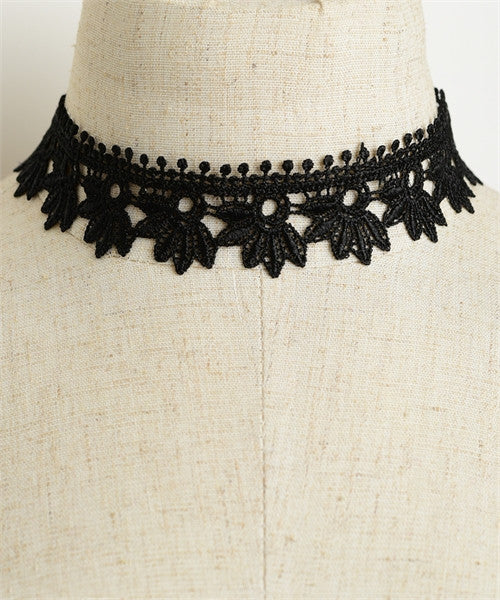 Black Weaved Leaf Crocheted Lace Choker Necklace